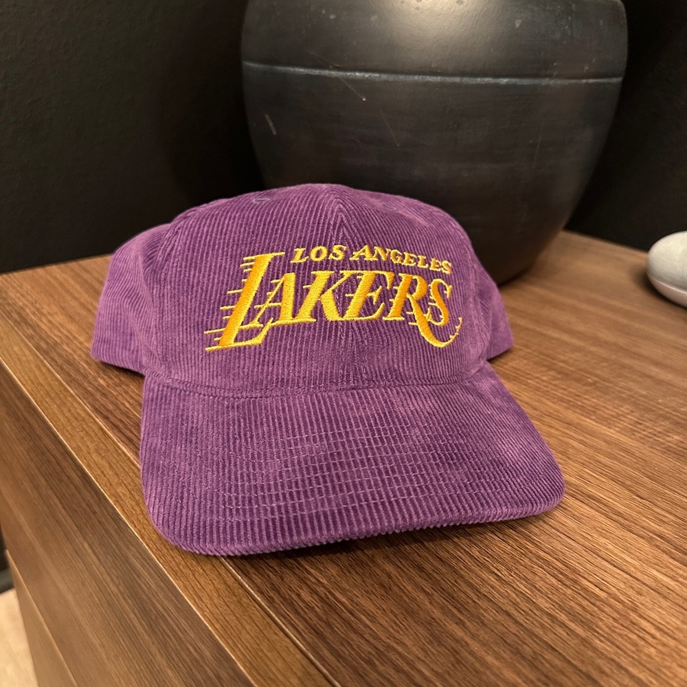Los Angeles Lakers Corduroy Mitchell & News Purple Hat Snapback - NWT